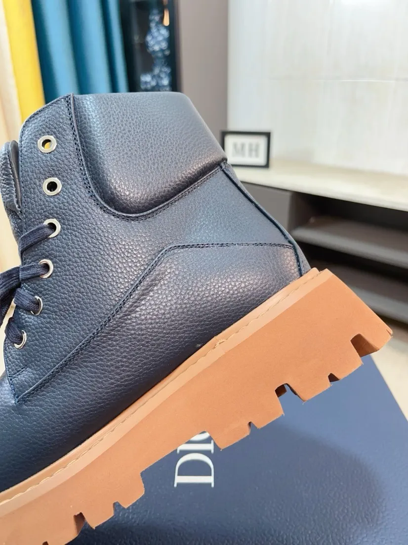 Men's shoes 💰600🌹🌹[Dior] Dior's new high-top imported cowhide ➕ cowhide lining, designed by European and American masters, perfect shape to create counter quality, solid color raw and wear-resistant outsole, original quality, unique and beautiful design, super versatile and very comfortable. High-end without losing taste, fashionable, cold-proof and warm! Absolute focus 39-44 size 38 45 customized
